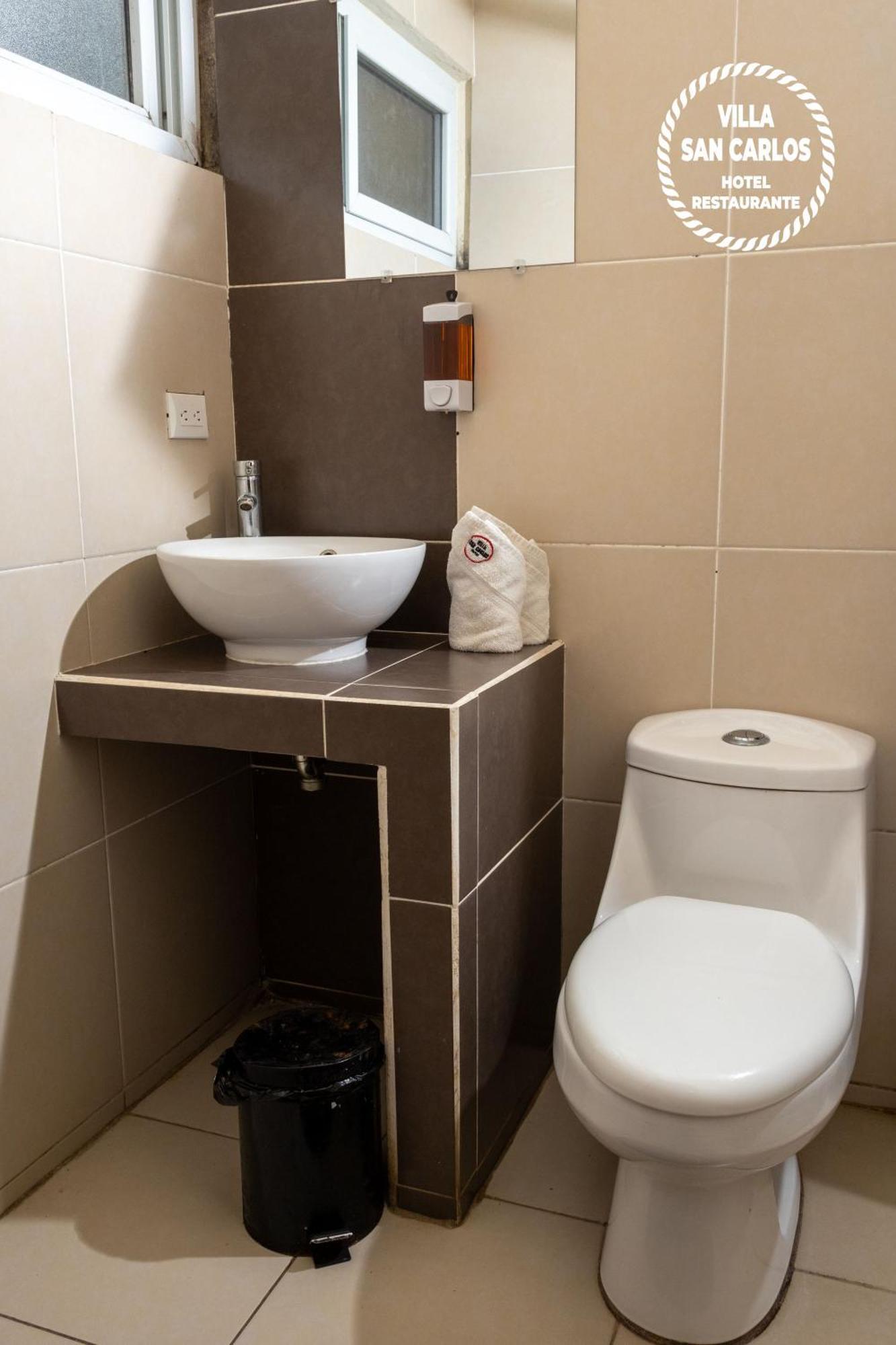 Villa San Carlos Retalhuleu Bagian luar foto