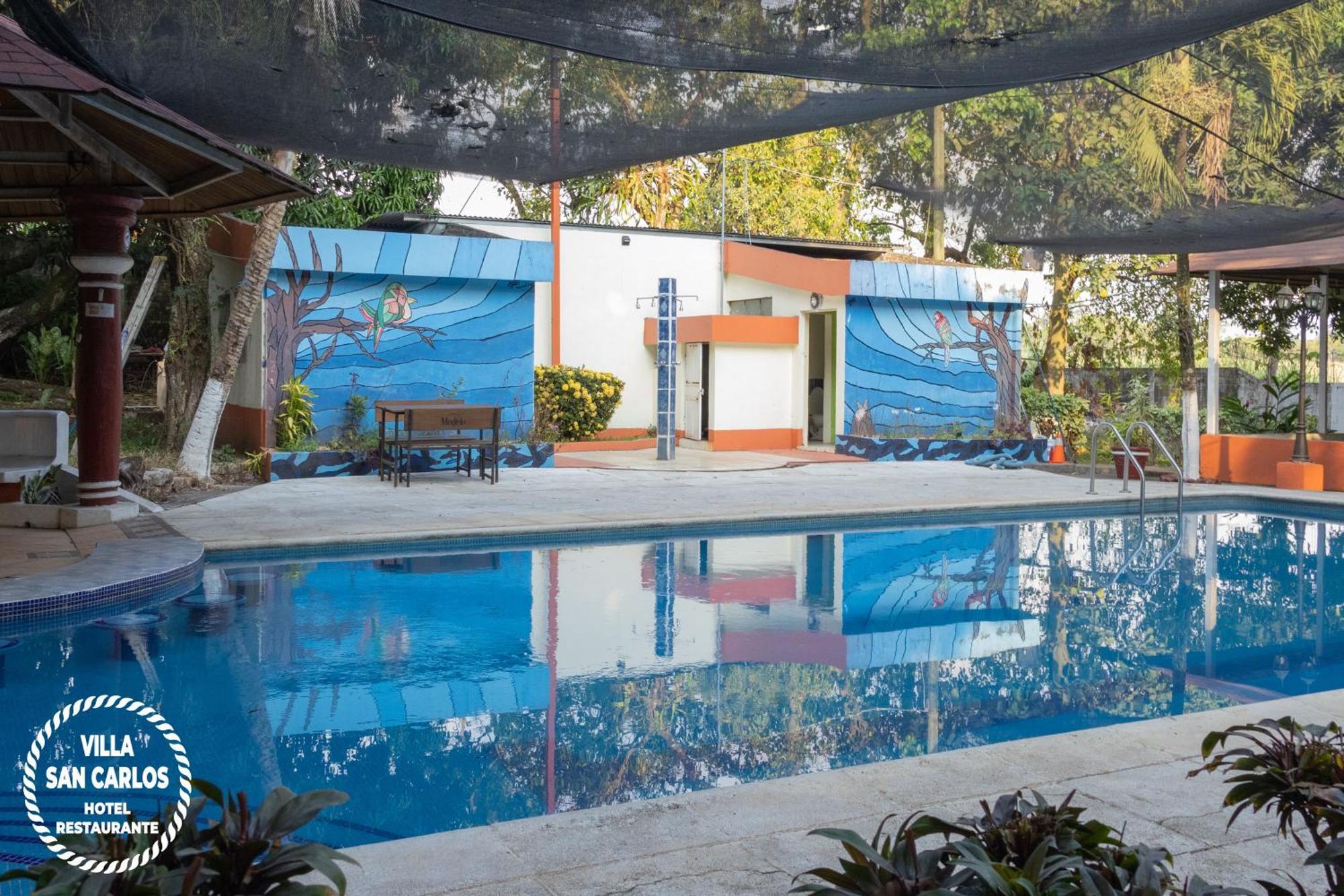 Villa San Carlos Retalhuleu Bagian luar foto