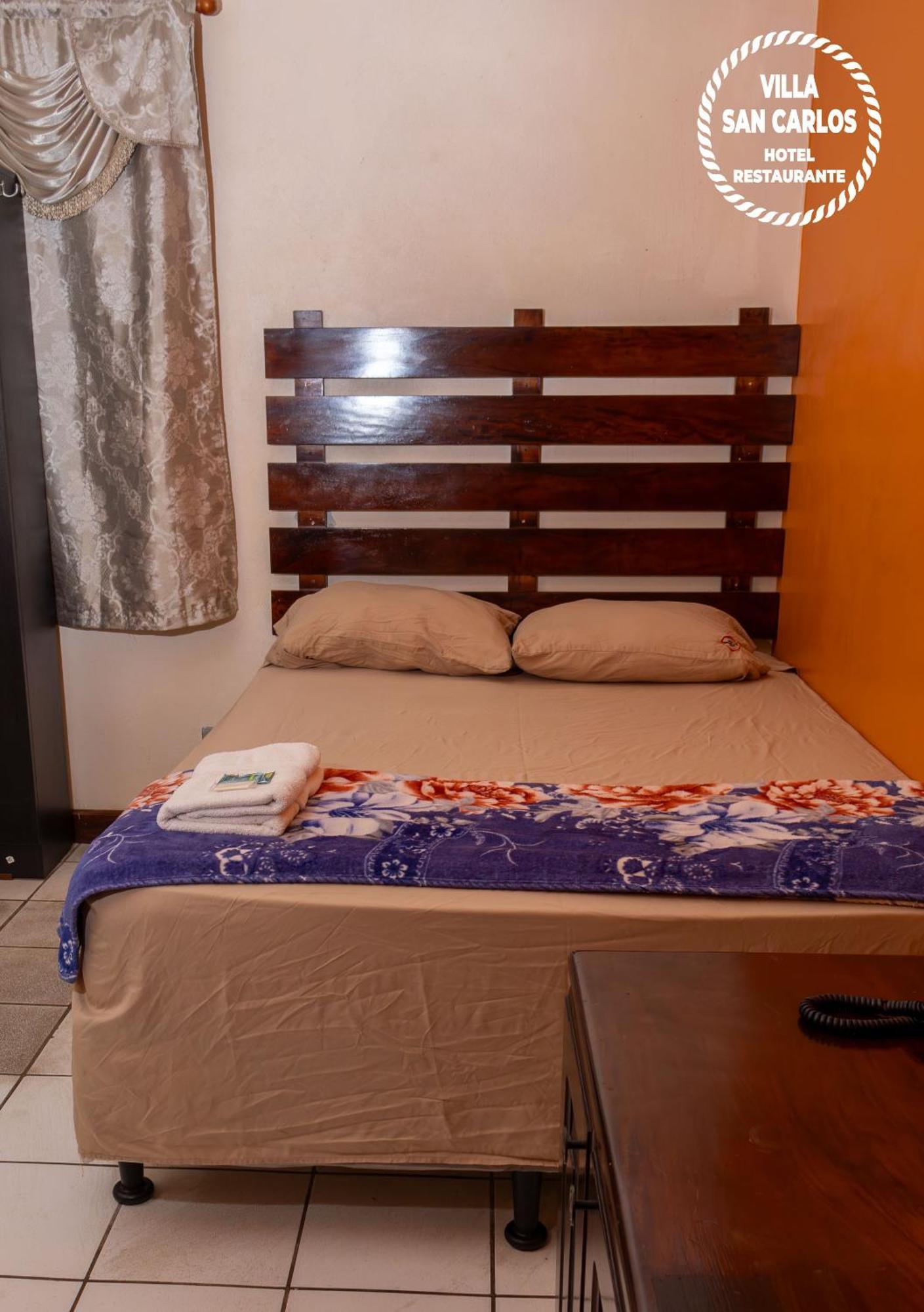 Villa San Carlos Retalhuleu Bagian luar foto