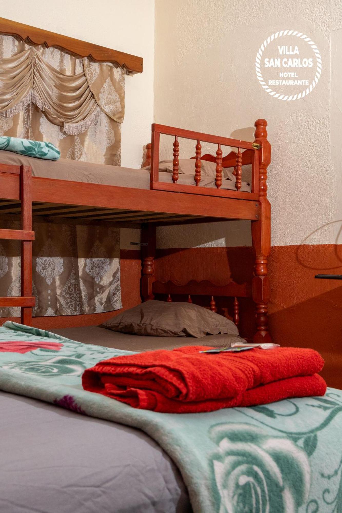 Villa San Carlos Retalhuleu Bagian luar foto