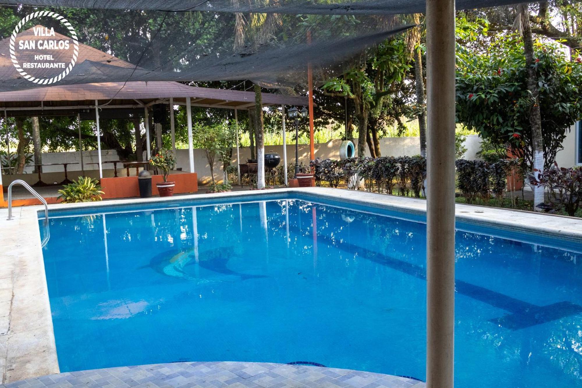 Villa San Carlos Retalhuleu Bagian luar foto