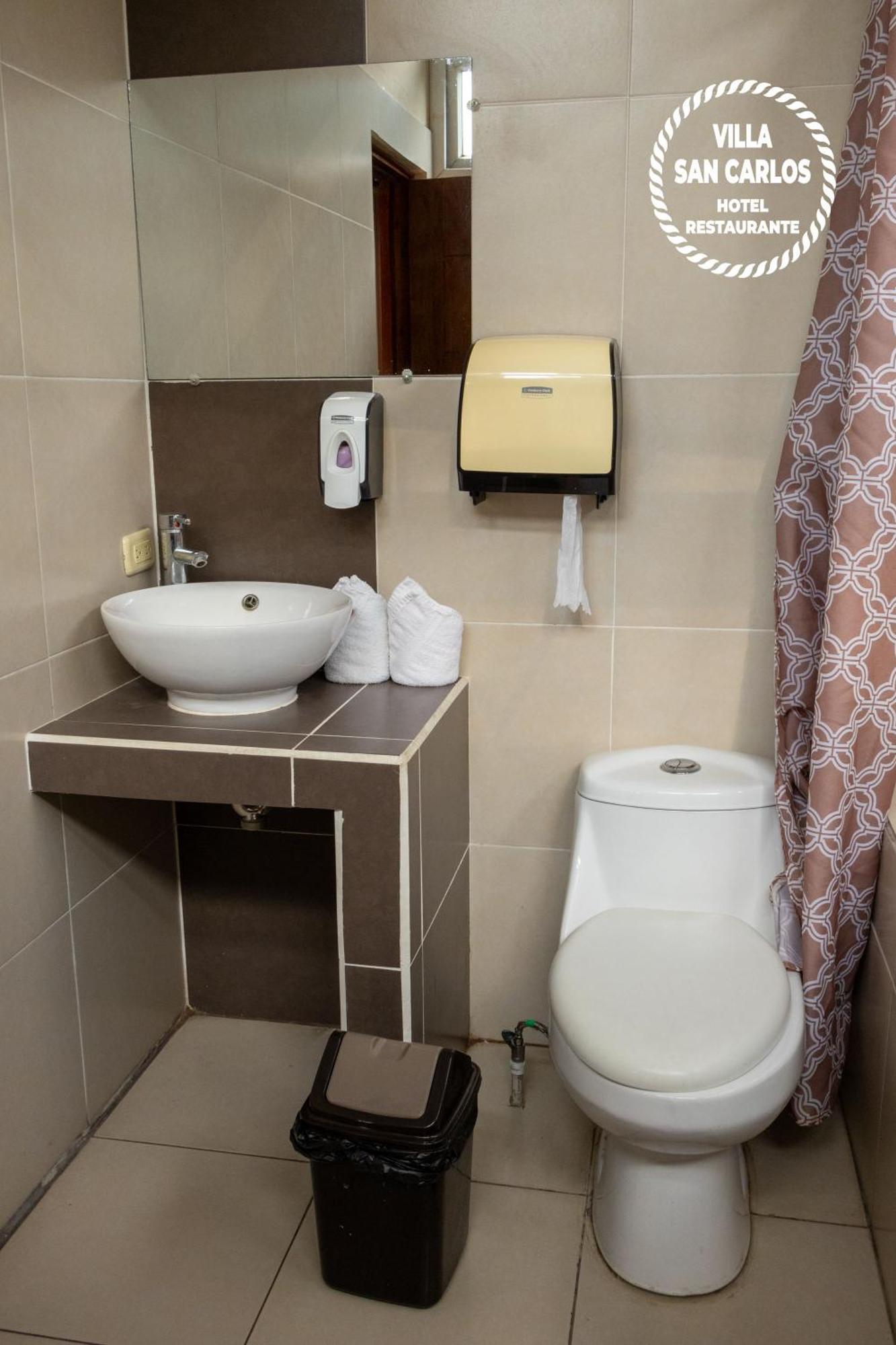Villa San Carlos Retalhuleu Bagian luar foto