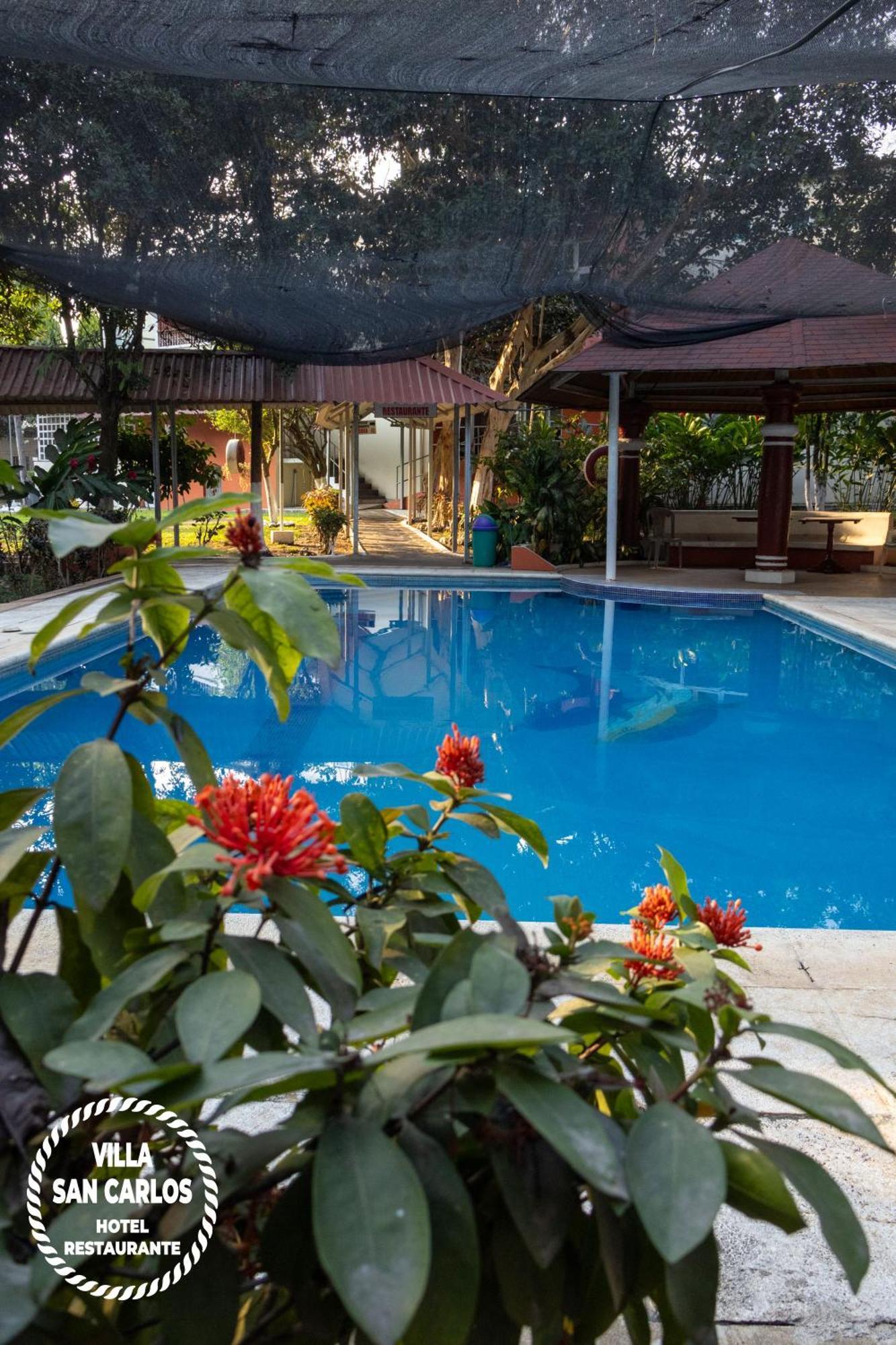 Villa San Carlos Retalhuleu Bagian luar foto